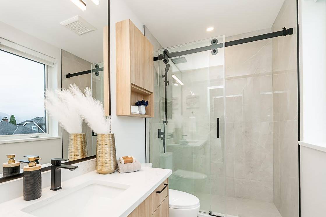 Modern modular duplex Vancouver — bathroom 2