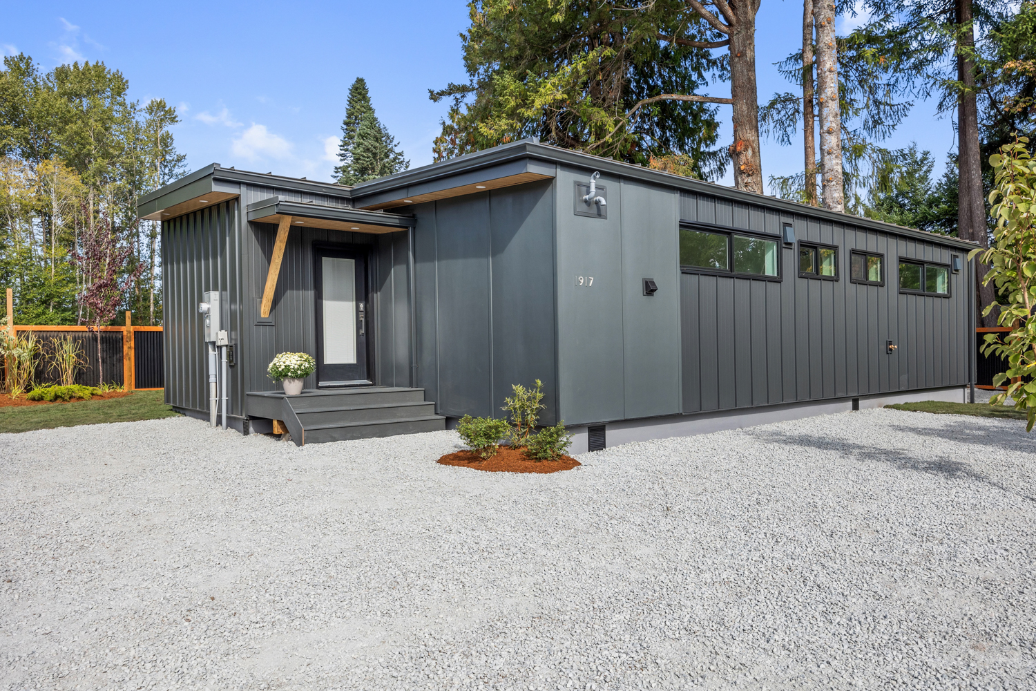 Modern prefab home Vancouver Island — exterior view 6