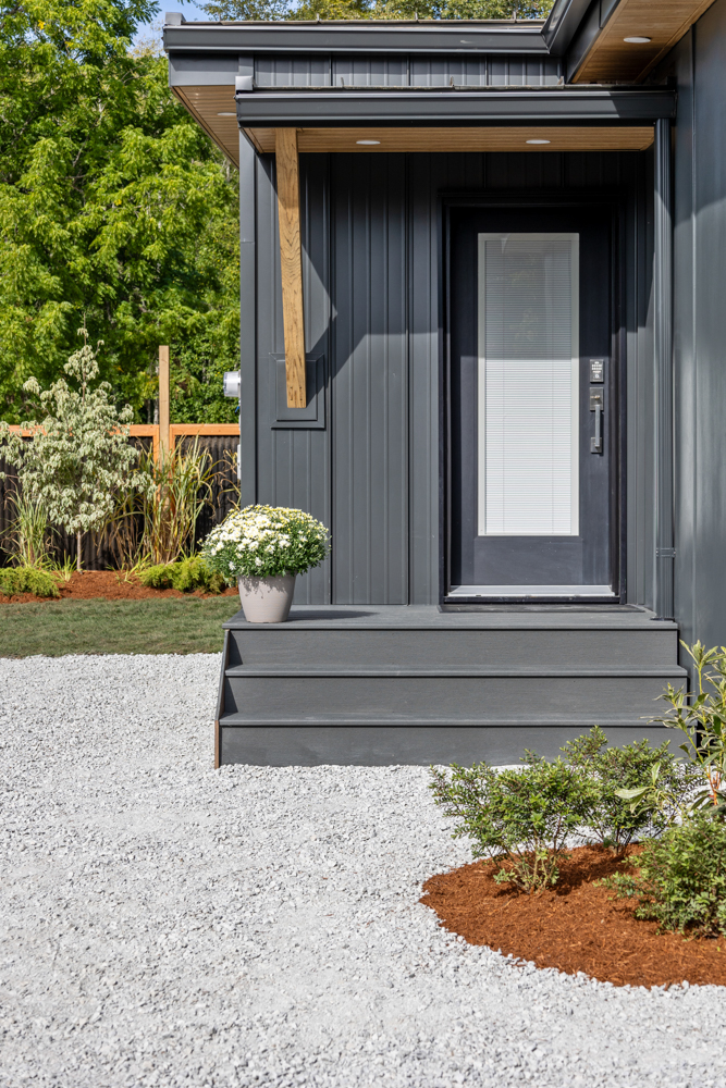Modern prefab home Vancouver Island — exterior view 7