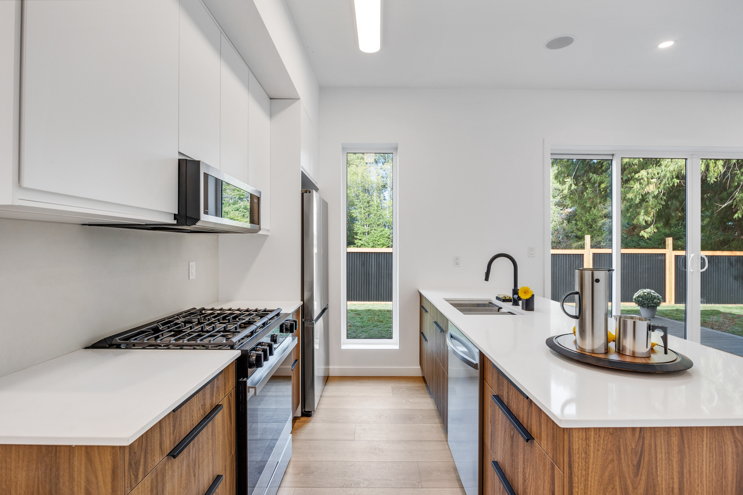 Modern prefab home Vancouver Island — kitchen 1